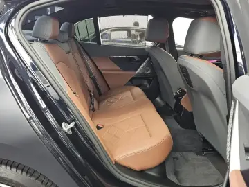 2024 BMW i5 с пробегом 9 601 км