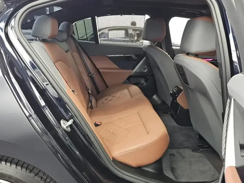 2024 BMW i5 с пробегом 9 601 км