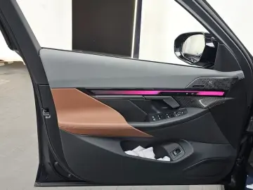 2024 BMW i5 с пробегом 9 601 км