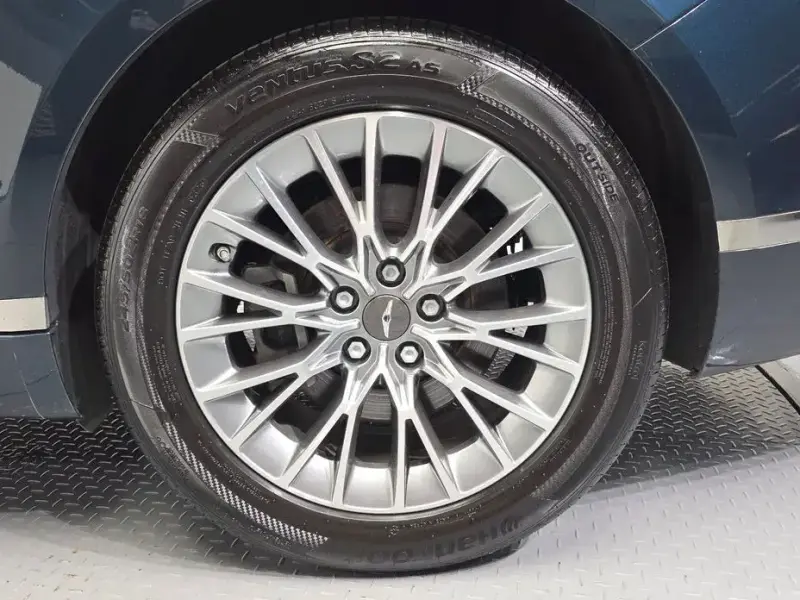 2023 Genesis G80 с пробегом 66 749 км