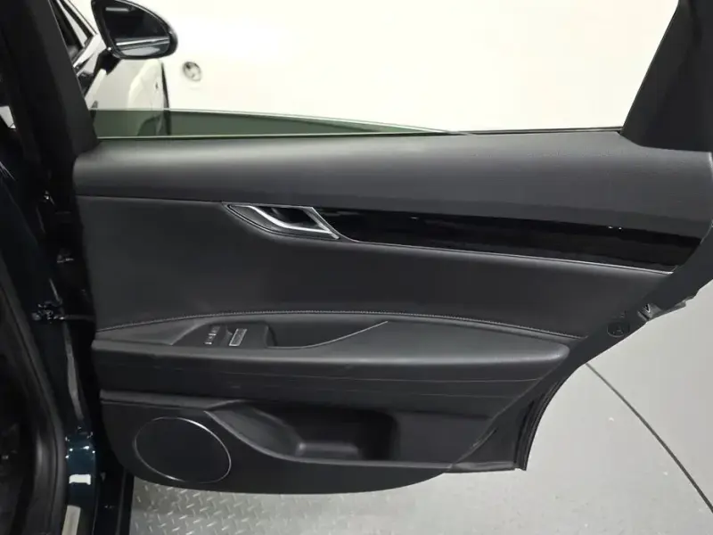 2023 Genesis G80 с пробегом 66 749 км