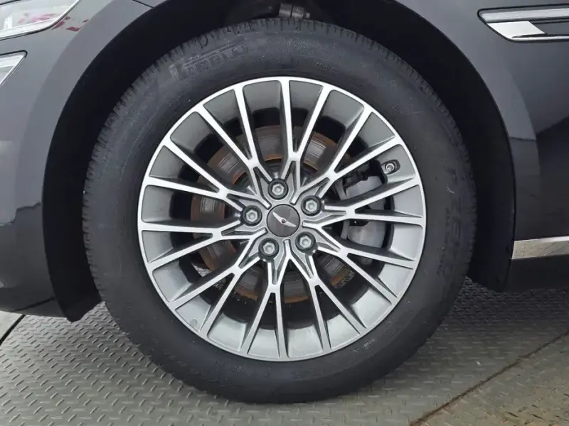 2023 Genesis G80 с пробегом 42 131 км