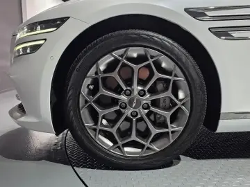 2023 Genesis G80 с пробегом 90 459 км