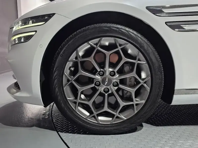 2023 Genesis G80 с пробегом 90 459 км