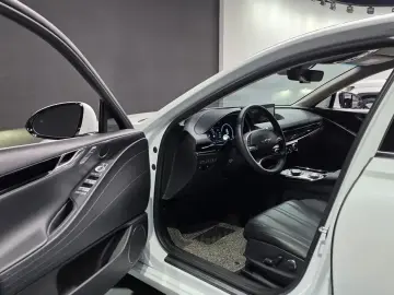 2023 Genesis G80 с пробегом 90 459 км
