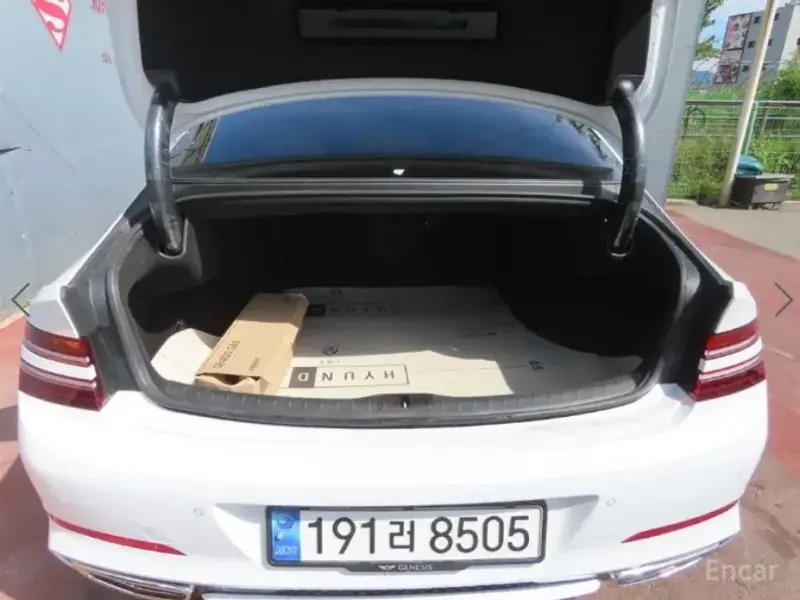 2023 Genesis G80 с пробегом 8 857 км