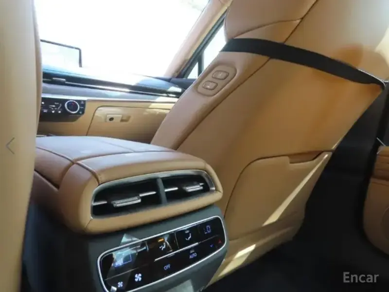 2023 Genesis G80 с пробегом 8 857 км