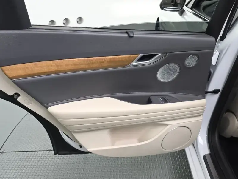 2023 Genesis G80 с пробегом 61 459 км