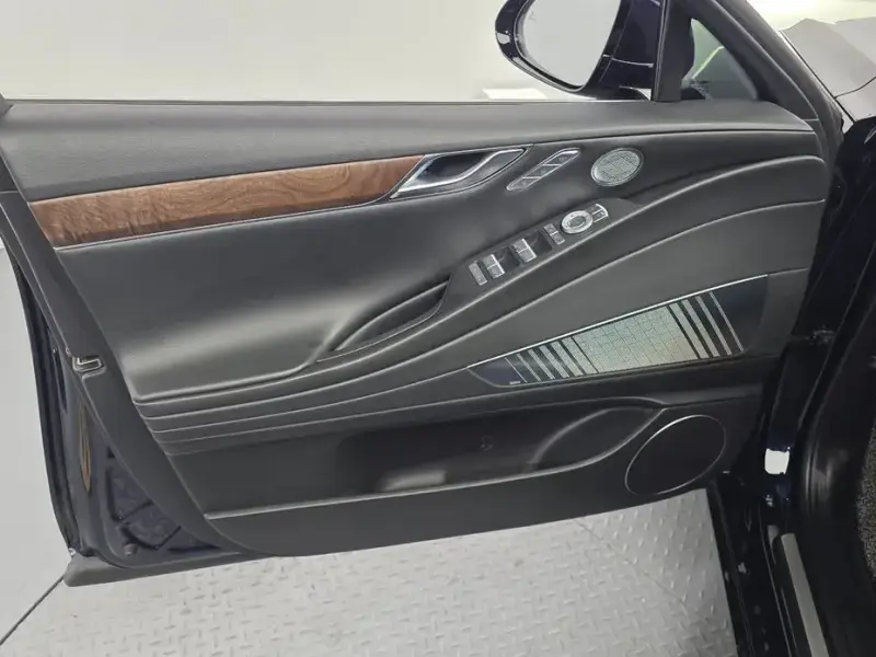 2023 Genesis G80 с пробегом 21 510 км