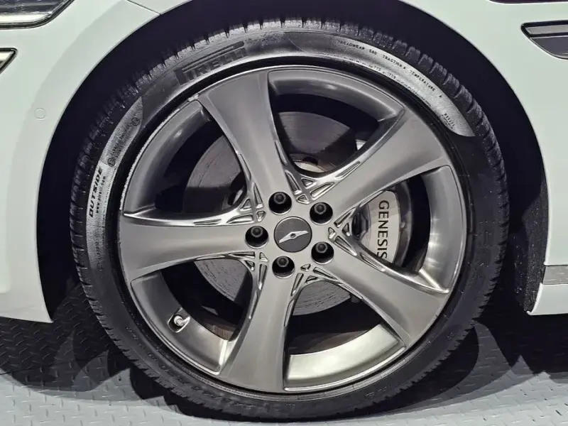 2023 Genesis G80 с пробегом 54 599 км