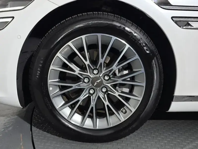 2023 Genesis G80 с пробегом 16 493 км