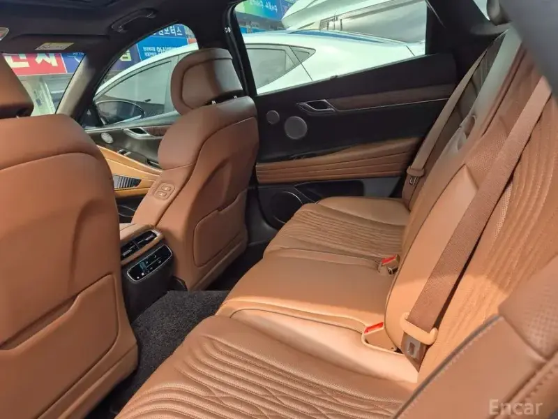 2023 Genesis G80 с пробегом 5 678 км