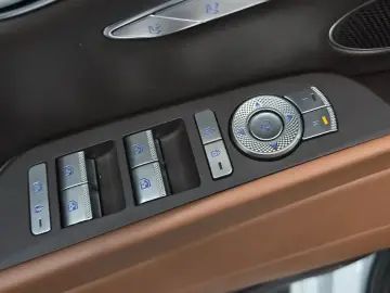 2023 Genesis G80 с пробегом 16 493 км
