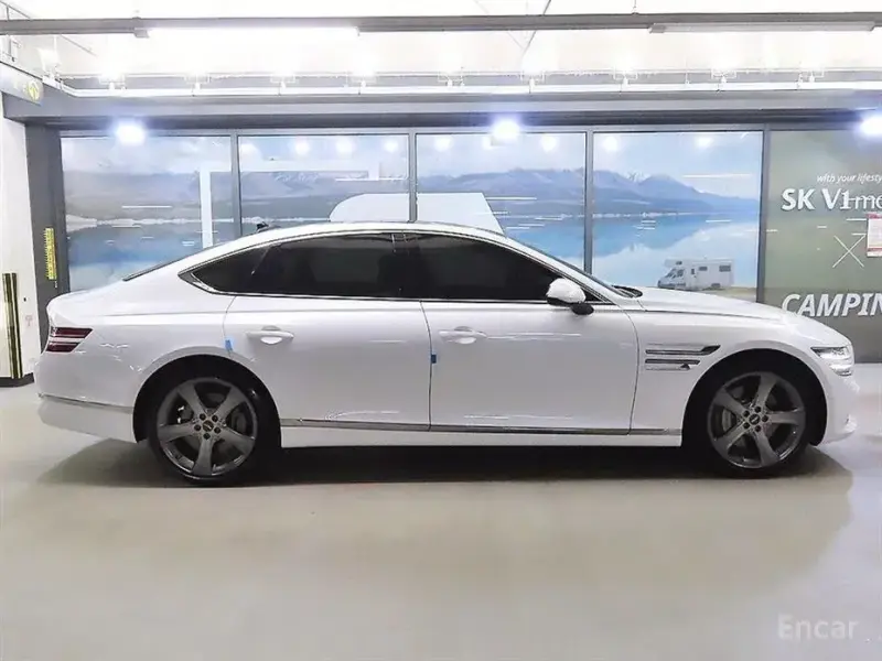 2023 Genesis G80 с пробегом 17 385 км