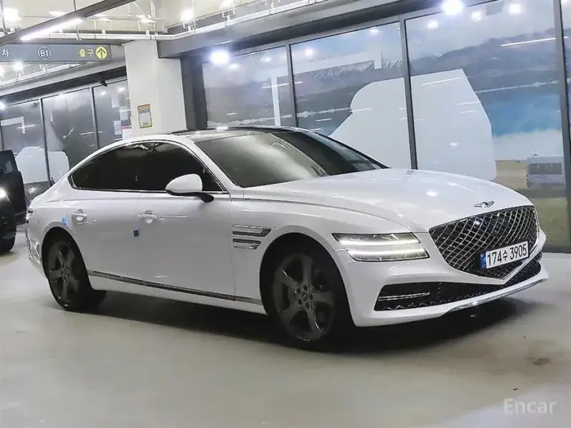 2023 Genesis G80 с пробегом 17 385 км