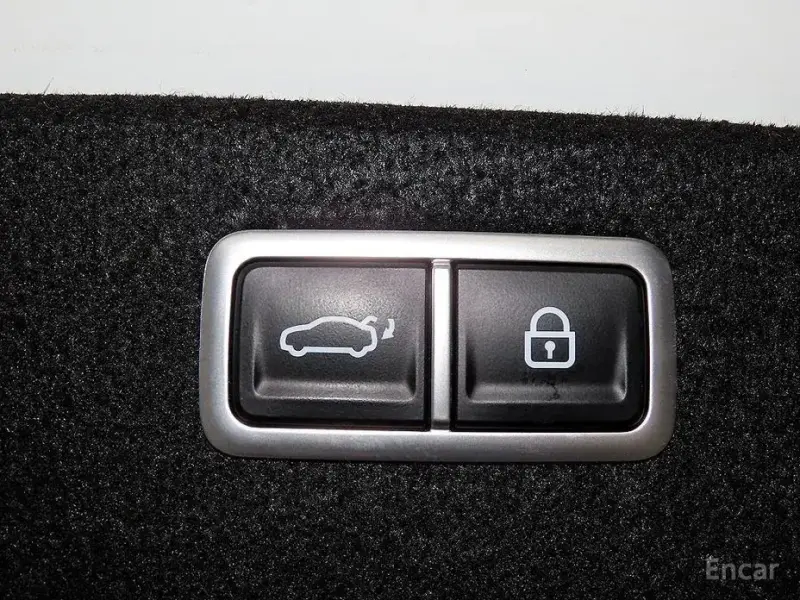 2023 Genesis G80 с пробегом 17 385 км