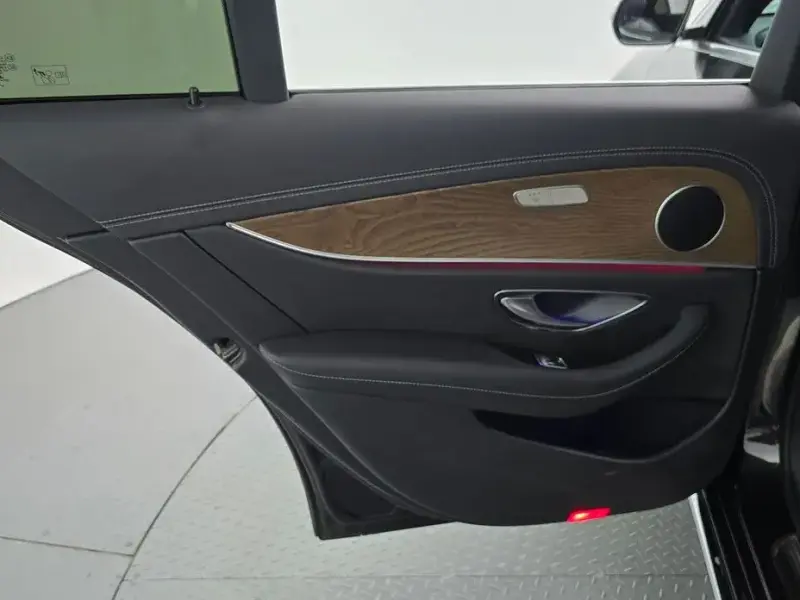 2021 Mercedes-Benz E-Класс с пробегом 100 497 км