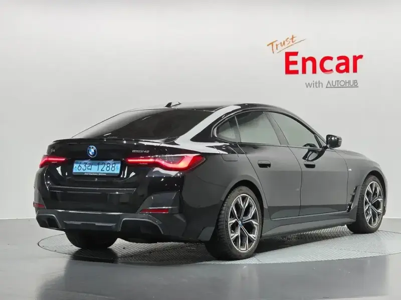 2022 BMW i4 с пробегом 10 487 км