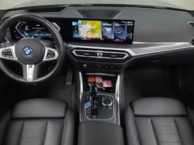 2022 BMW i4 с пробегом 10 487 км
