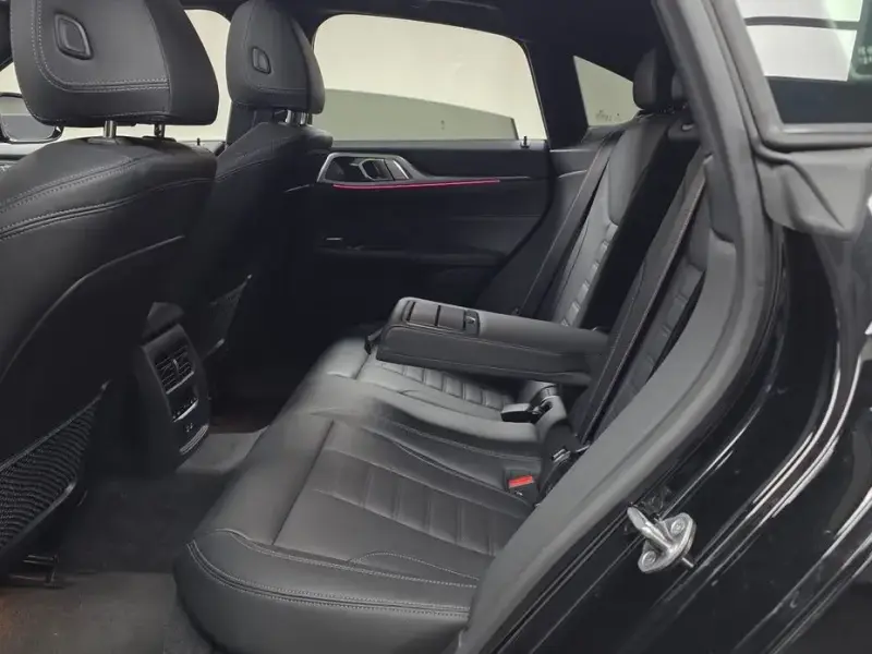 2022 BMW i4 с пробегом 10 487 км