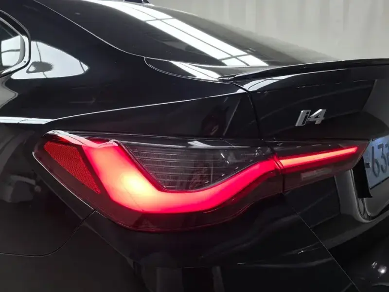 2022 BMW i4 с пробегом 10 487 км