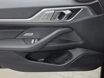 2022 BMW i4 с пробегом 10 487 км