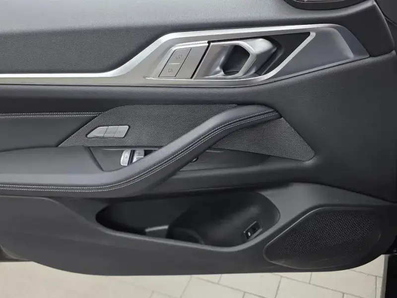 2022 BMW i4 с пробегом 10 487 км