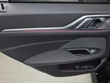 2022 BMW i4 с пробегом 10 487 км