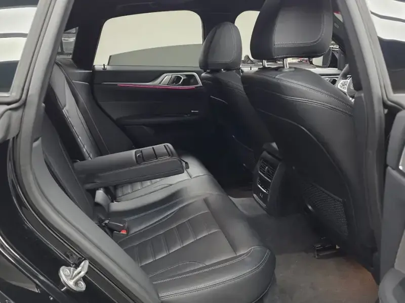 2022 BMW i4 с пробегом 10 487 км