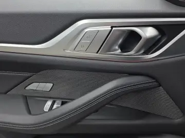 2022 BMW i4 с пробегом 10 487 км