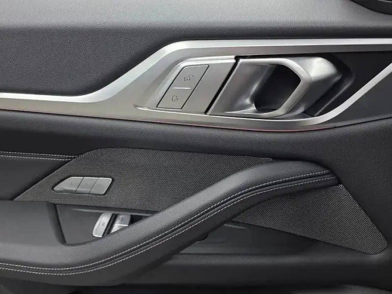 2022 BMW i4 с пробегом 10 487 км