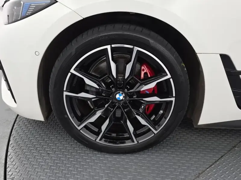 2025 BMW i4 с пробегом 31 434 км
