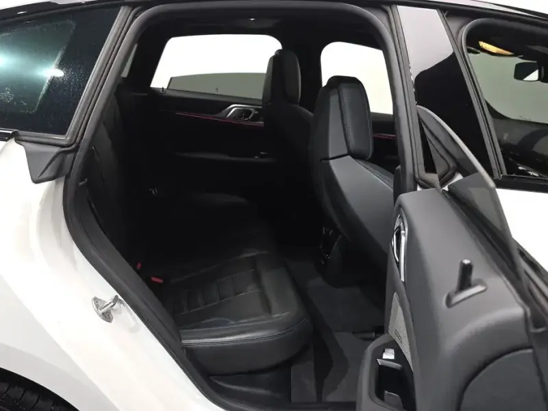 2025 BMW i4 с пробегом 31 434 км