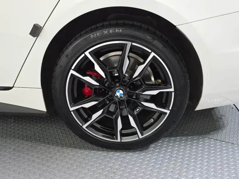 2025 BMW i4 с пробегом 31 434 км