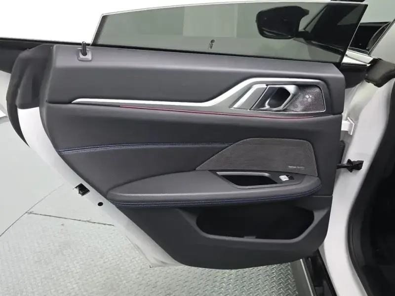 2025 BMW i4 с пробегом 31 434 км