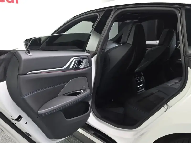 2025 BMW i4 с пробегом 31 434 км
