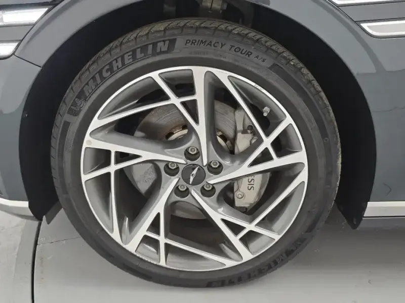 2023 Genesis G90 с пробегом 81 074 км