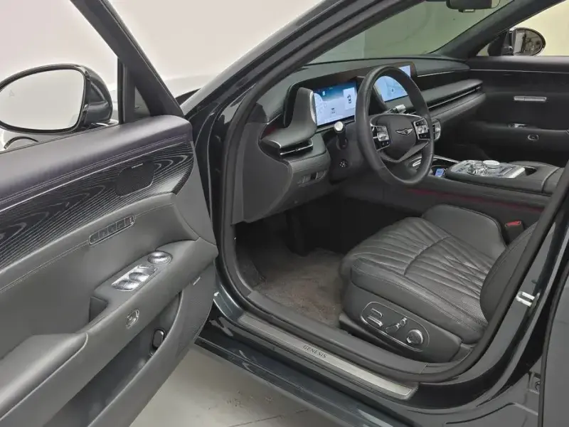 2023 Genesis G90 с пробегом 81 074 км