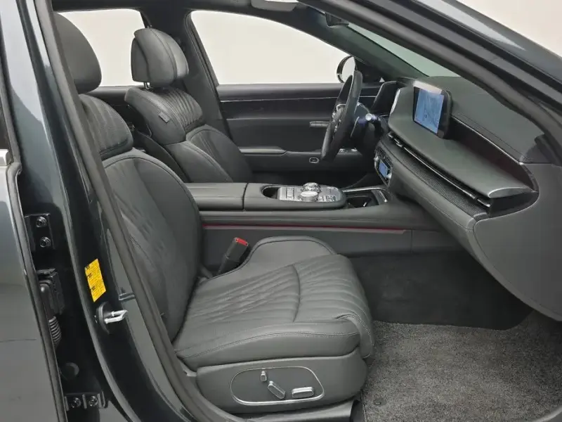 2023 Genesis G90 с пробегом 81 074 км