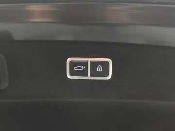 2023 Genesis G90 с пробегом 81 074 км
