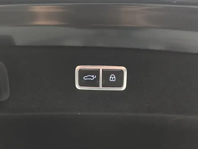 2023 Genesis G90 с пробегом 81 074 км