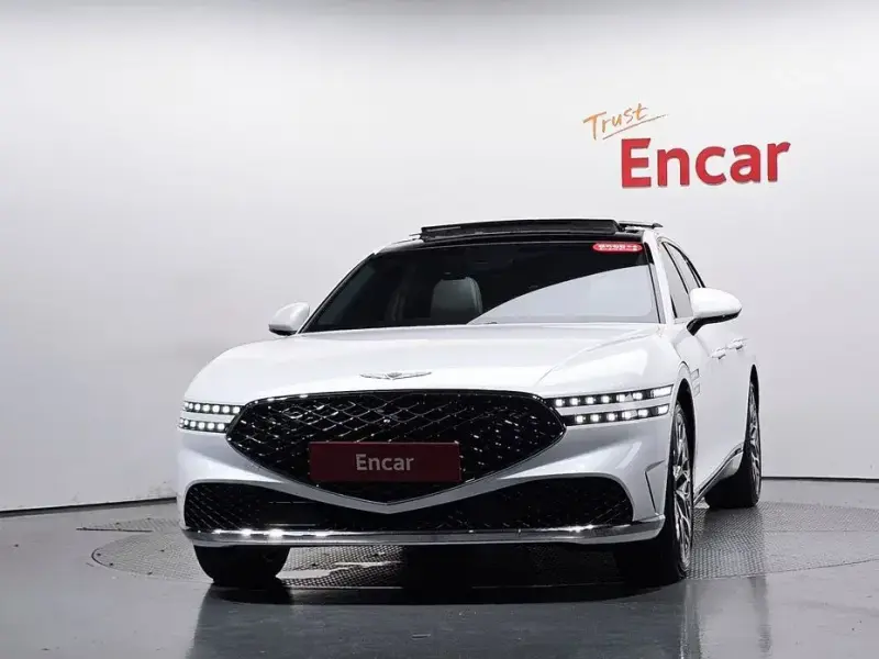 2023 Genesis G90 с пробегом 32 900 км