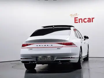 2023 Genesis G90 с пробегом 32 900 км