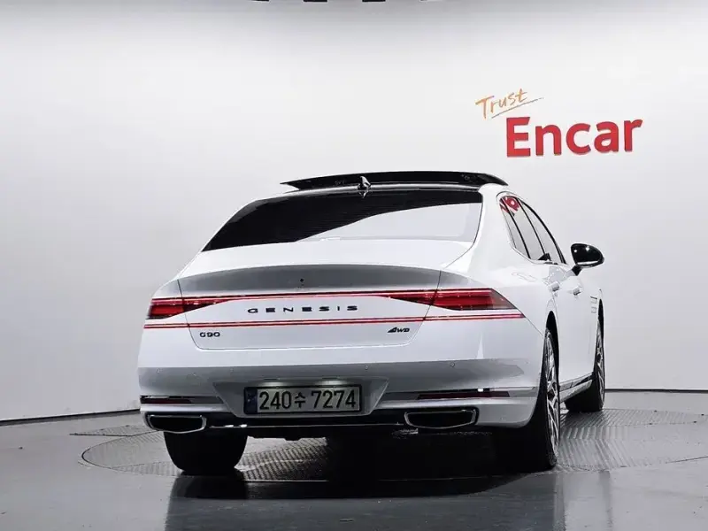2023 Genesis G90 с пробегом 32 900 км