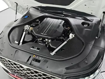 2023 Genesis G90 с пробегом 32 900 км