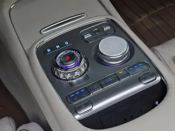 2023 Genesis G90 с пробегом 32 900 км