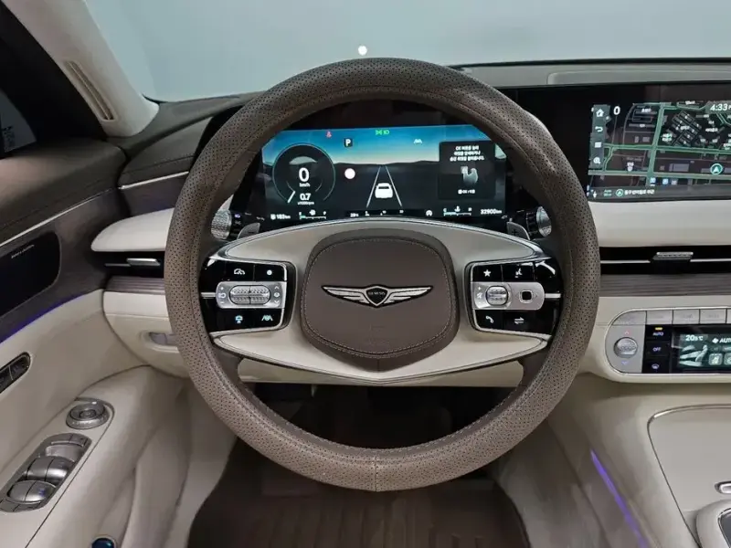 2023 Genesis G90 с пробегом 32 900 км