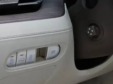 2023 Genesis G90 с пробегом 32 900 км