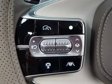 2023 Genesis G90 с пробегом 32 900 км