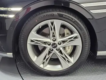 2023 Genesis G90 с пробегом 55 290 км